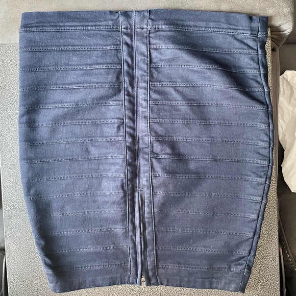 Jean skirt size 4 - Picture 2 of 3